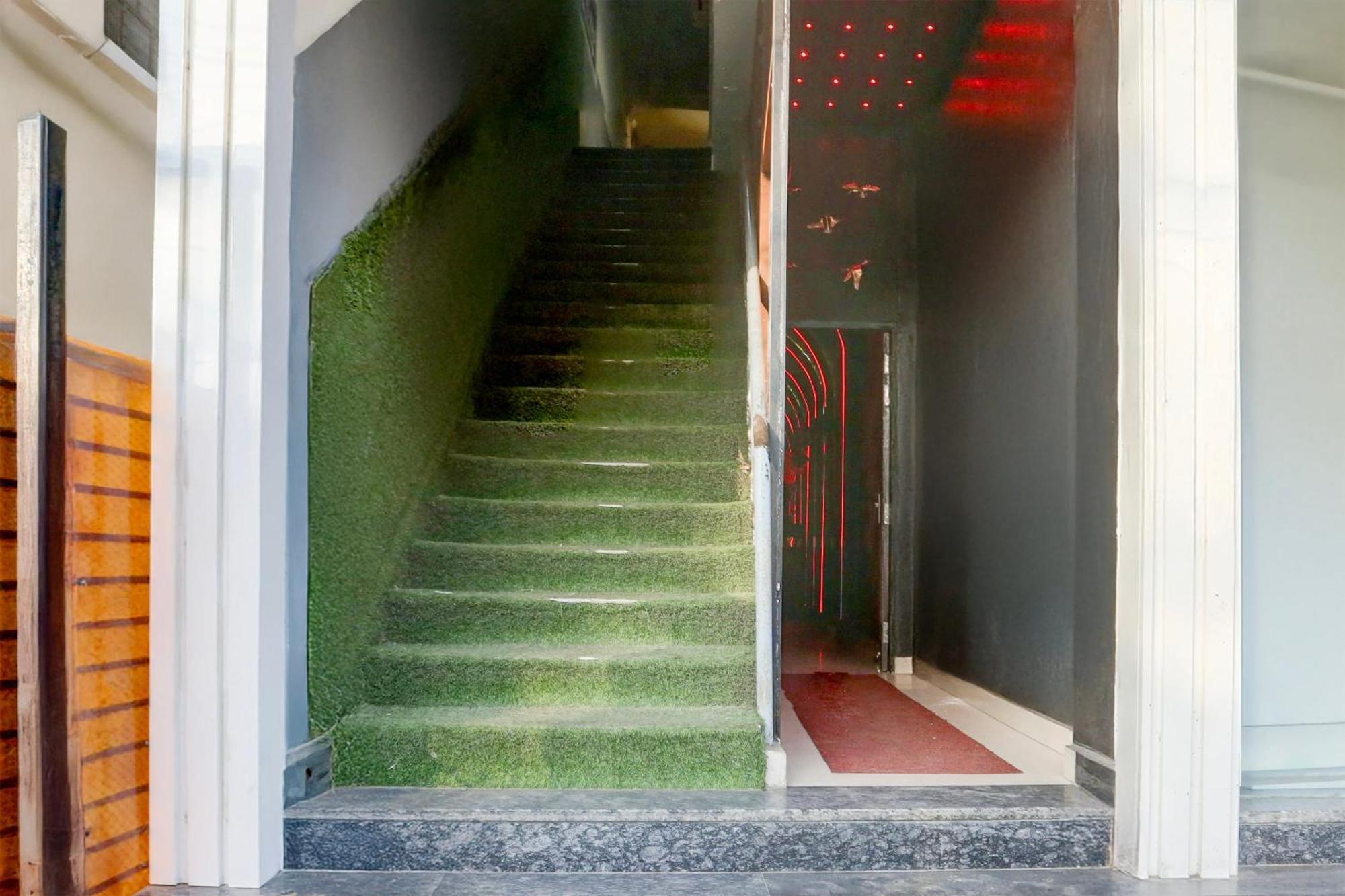 Super Collection O Roop Vihar Rohtak Formerly Hotel Maha Екстер'єр фото